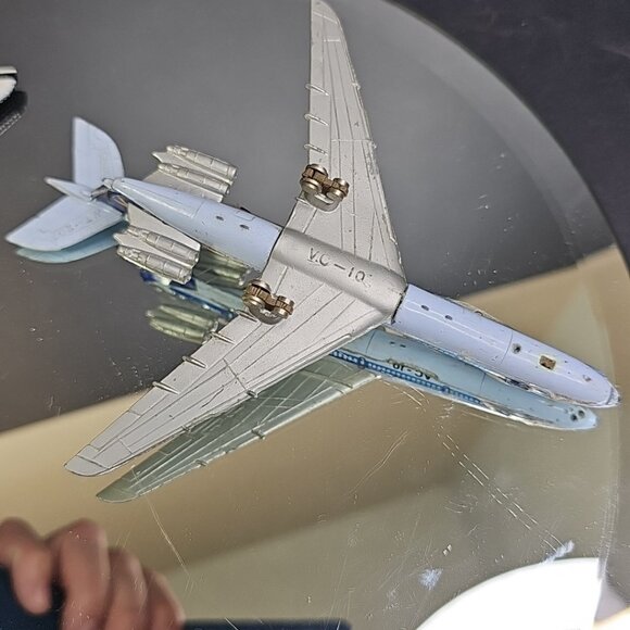Diecast Planes 5pcs For Parts Or Repair Spaceshuttle DC-10 VC-10 Ertl Hong Kong - Picture 8 of 15
